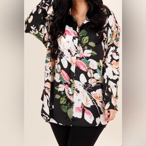Entro Size 1X blouse. Bust: 58" Front Length: 32" Back Length: 34"